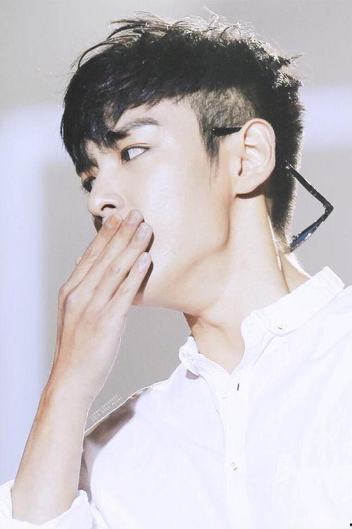 崔胜铉照片 生活照